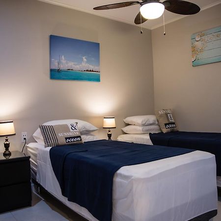 The Pier Beach Inn & Suites วิลเลมสตัด ภายนอก รูปภาพ