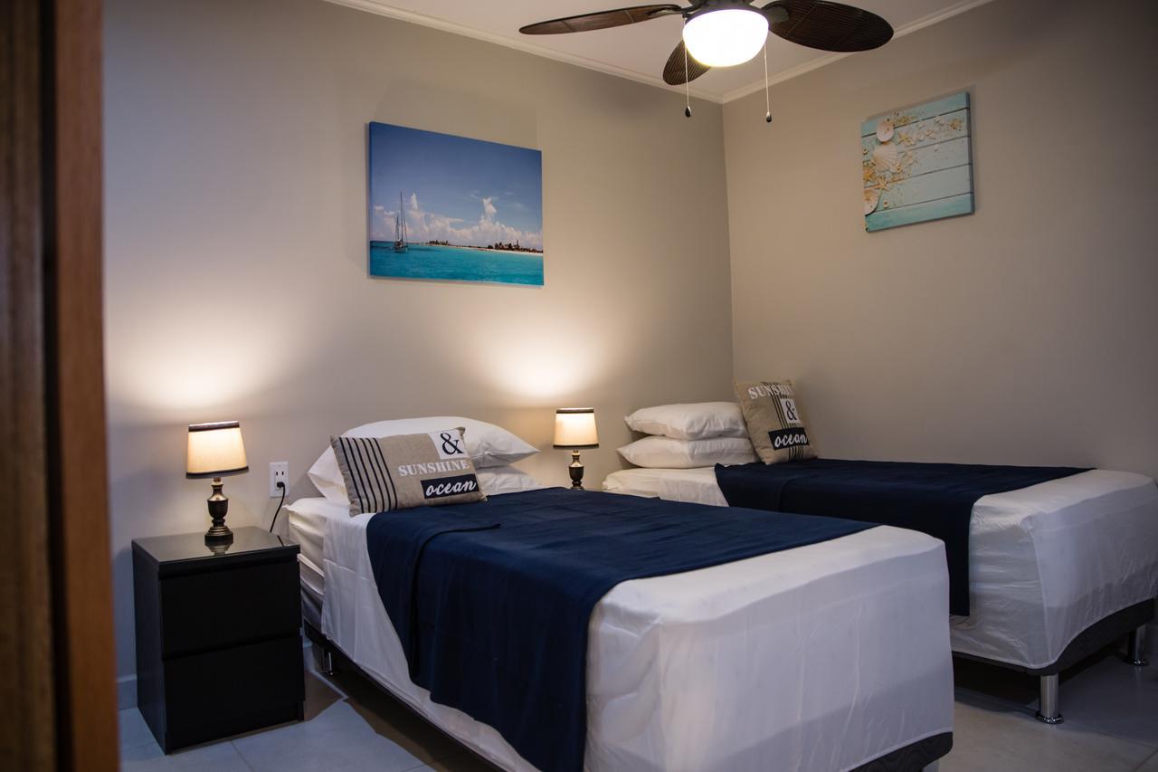 The Pier Beach Inn & Suites วิลเลมสตัด ภายนอก รูปภาพ