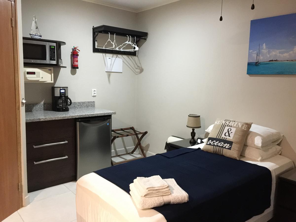 The Pier Beach Inn & Suites วิลเลมสตัด ภายนอก รูปภาพ