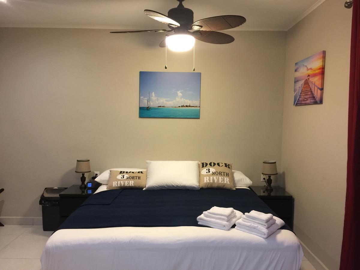 The Pier Beach Inn & Suites วิลเลมสตัด ภายนอก รูปภาพ